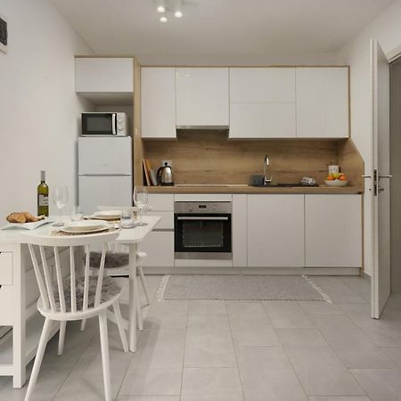 Apartments Elena Tia Медулин Экстерьер фото