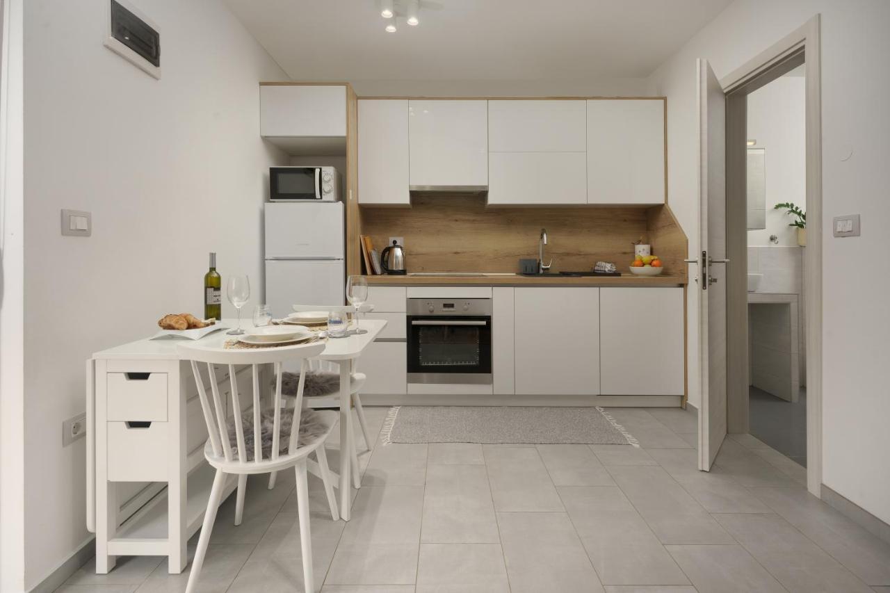 Apartments Elena Tia Медулин Экстерьер фото